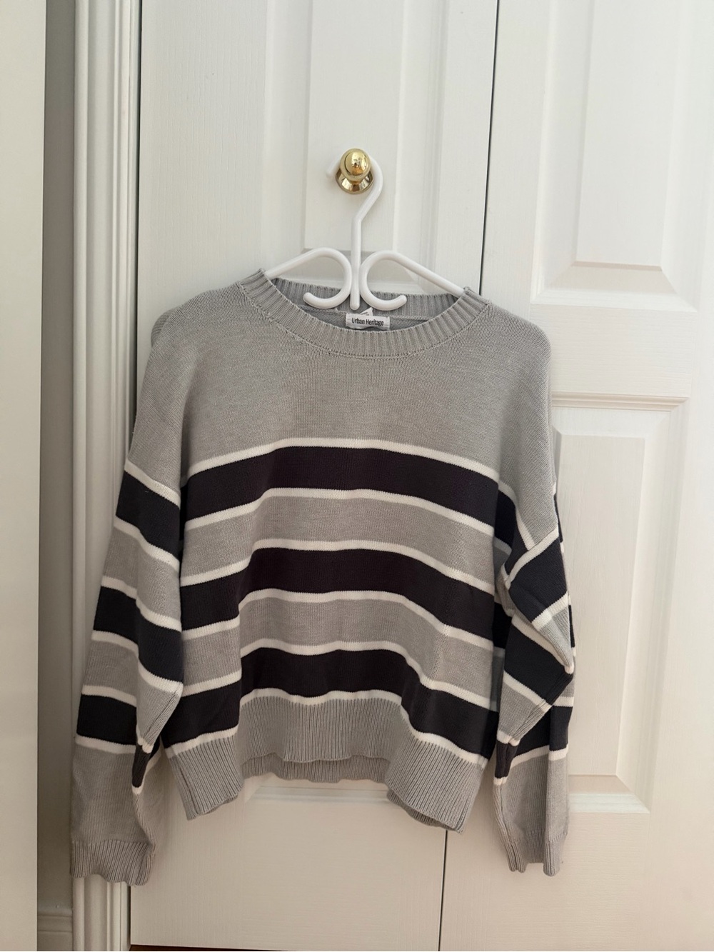 Crewneck Stripe Knit Sweater - Gray & Black